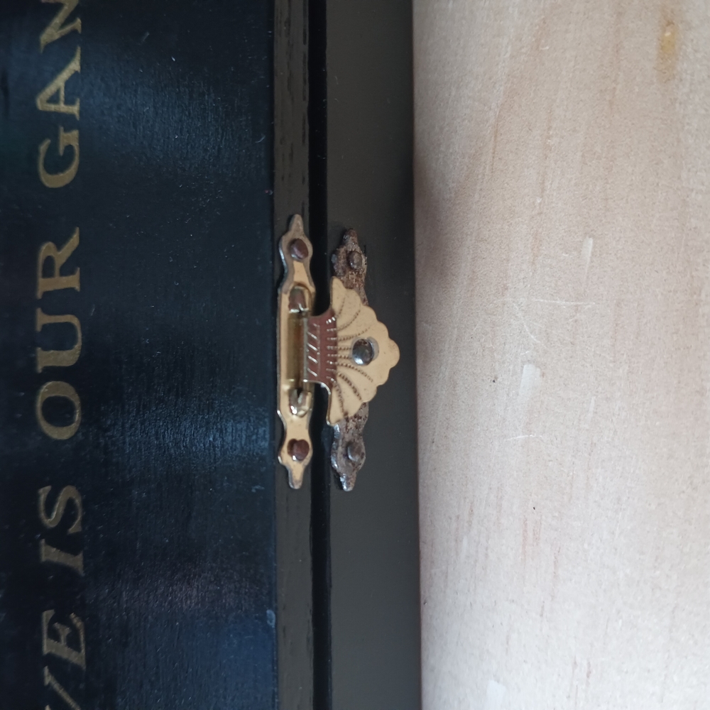 Gold Tennis Racket Decor - Picture 2 of 6
